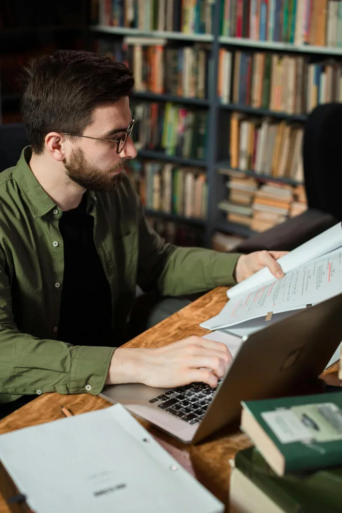 Tez baskısı için sayfa düzeni hazırlığı: akademik tez formatı ve kaynakça düzeni.